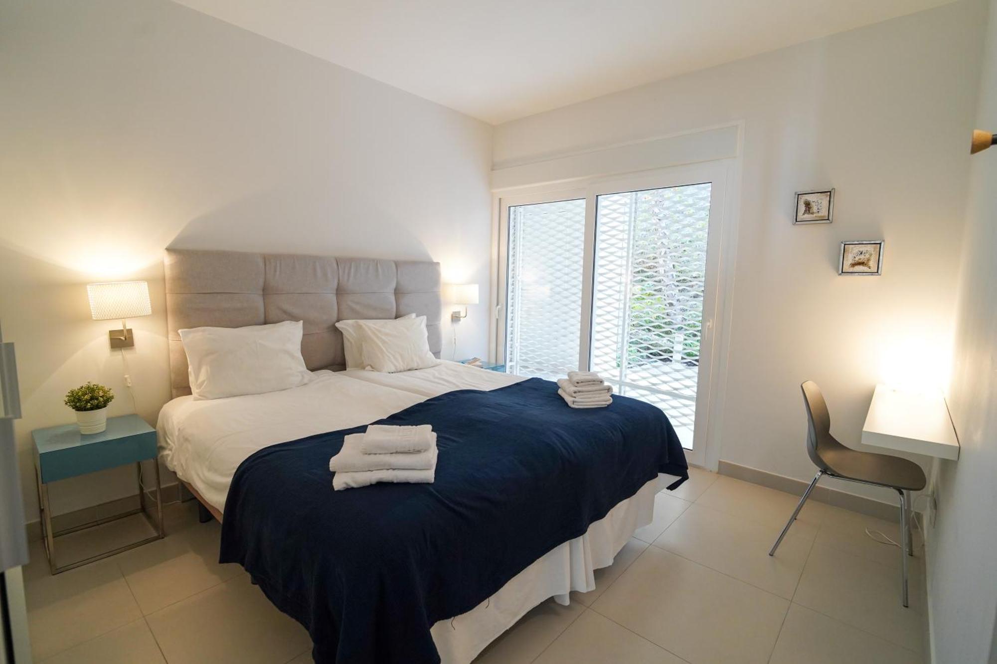 Olene Apartment, Hill Collection