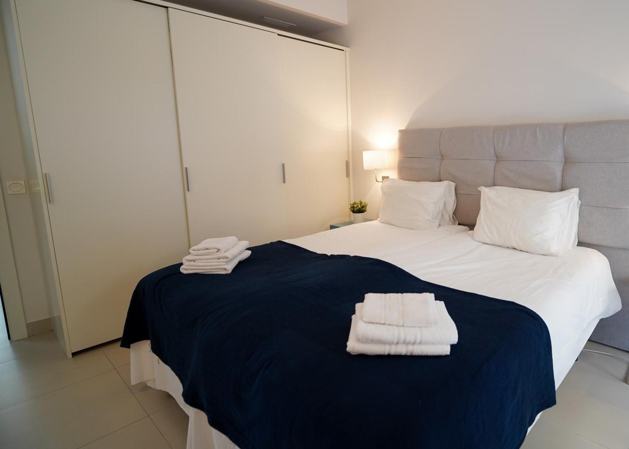 Olene Apartment, Hill Collection
